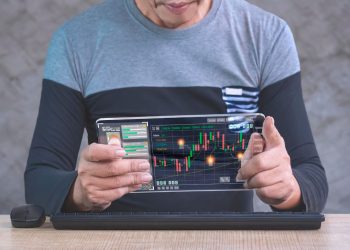 Four Key Factors to Consider While Choosing a Forex Trading Platform