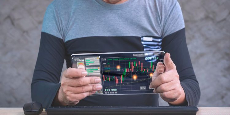 Four Key Factors to Consider While Choosing a Forex Trading Platform