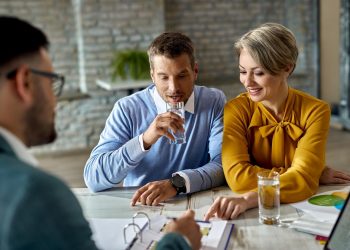 The Role of Specialist Mortgage Brokers in Bad Credit Mortgages: A Comprehensive Guide