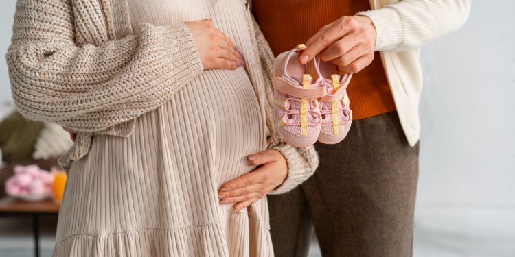 Outdoor vs. Indoor Maternity Shoot: Best Picks