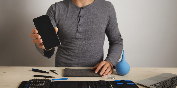 Best Phone Repair Store In Spring Hill: Phone Repair & More