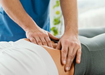 How a Sports Injury Chiropractor Helps