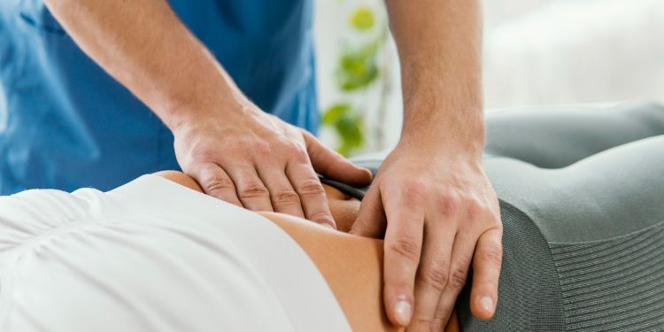 How a Sports Injury Chiropractor Helps