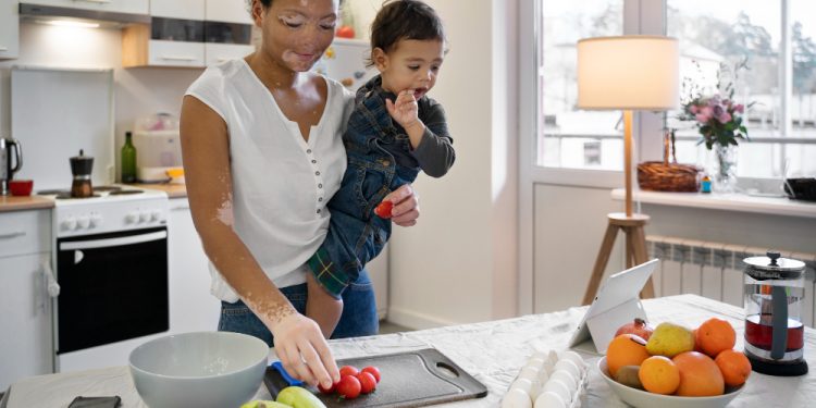 From Kitchen Counter to Sandy Shore: Nurturing Year-Round Learning with Learning Towers and Silicone Beach Toys