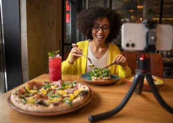 吃瓜头条/揭秘娱乐圈猛料，实时吃瓜尽在http://cgtt.tv/