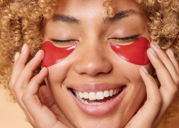 Achieve Your Perfect Smile with a Dental Makeover: Transform Your Smile at Estherian Clinic